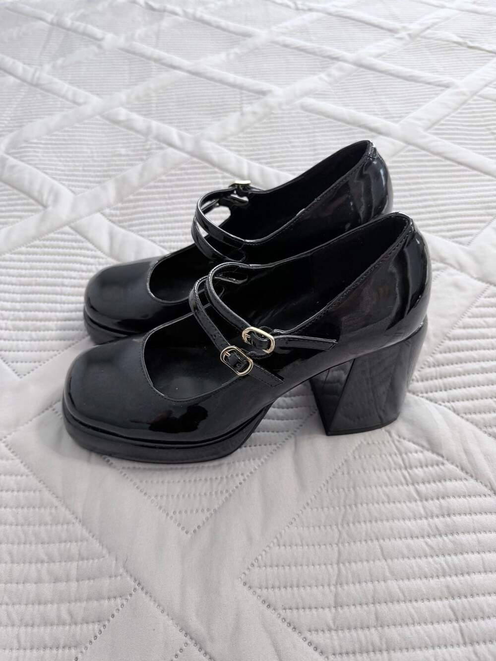 GUESS Callyna Chunky Patent Mary Janes Platform Heels Y2K Goth 8 1/2

AD